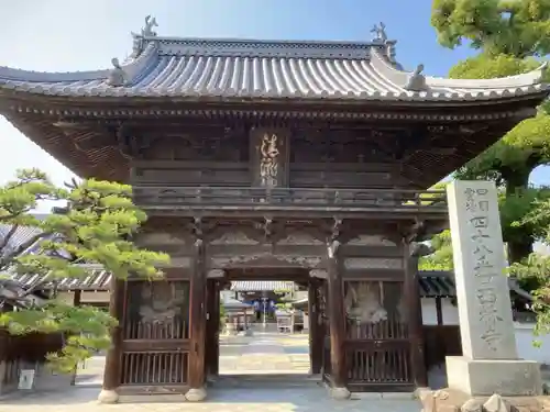 西林寺の山門・神門