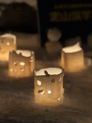 定山渓神社の{uncategorized: "未分類", other: "その他", undefined: "問題あり", building: "その他建物", grave: "お墓", sacred_gate: "鳥居", guardian: "狛犬", statue: "像", buddha: "仏像", history: "歴史", nature: "自然", garden: "庭園", animal: "動物", pagoda: "塔", temizu: "手水舎", mountain_gate: "山門・神門", sanctuary: "本殿・本堂", subordinate: "末社・摂社", art: "芸術", scenery: "景色", jizo: "地蔵", ema: "絵馬", goshuin: "御朱印", omikuji: "おみくじ", items: "授与品その他", amulet: "お守り", goshuincho: "御朱印帳", eats: "食事", festival: "お祭り", votive_dance: "神楽", shichigosan: "七五三参", wedding: "結婚式", experience: "体験その他", initially: "初詣", around: "周辺", anti_infection: "感染症対策"}