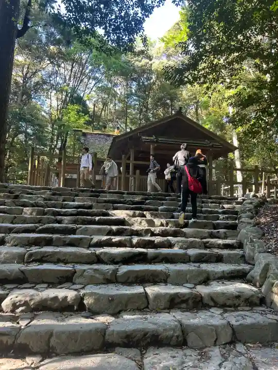 伊勢神宮内宮(皇大神宮)の{uncategorized: "未分類", other: "その他", undefined: "問題あり", building: "その他建物", grave: "お墓", sacred_gate: "鳥居", guardian: "狛犬", statue: "像", buddha: "仏像", history: "歴史", nature: "自然", garden: "庭園", animal: "動物", pagoda: "塔", temizu: "手水舎", mountain_gate: "山門・神門", sanctuary: "本殿・本堂", subordinate: "末社・摂社", art: "芸術", scenery: "景色", jizo: "地蔵", ema: "絵馬", goshuin: "御朱印", omikuji: "おみくじ", items: "授与品その他", amulet: "お守り", goshuincho: "御朱印帳", eats: "食事", festival: "お祭り", votive_dance: "神楽", shichigosan: "七五三参", wedding: "結婚式", experience: "体験その他", initially: "初詣", around: "周辺", anti_infection: "感染症対策"}