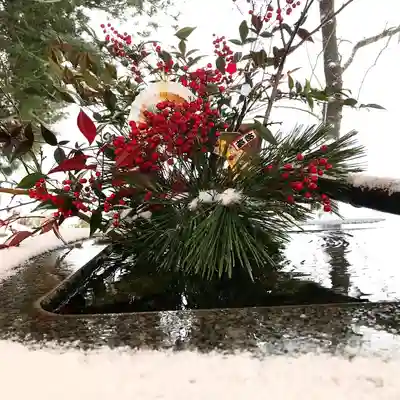 高司神社〜むすびの神の鎮まる社〜の手水舎
