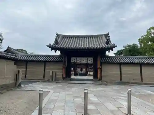 中宮寺の山門