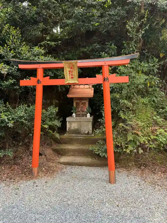 安志稲荷神社の{uncategorized: "未分類", other: "その他", undefined: "問題あり", building: "その他建物", grave: "お墓", sacred_gate: "鳥居", guardian: "狛犬", statue: "像", buddha: "仏像", history: "歴史", nature: "自然", garden: "庭園", animal: "動物", pagoda: "塔", temizu: "手水舎", mountain_gate: "山門・神門", sanctuary: "本殿・本堂", subordinate: "末社・摂社", art: "芸術", scenery: "景色", jizo: "地蔵", ema: "絵馬", goshuin: "御朱印", omikuji: "おみくじ", items: "授与品その他", amulet: "お守り", goshuincho: "御朱印帳", eats: "食事", festival: "お祭り", votive_dance: "神楽", shichigosan: "七五三参", wedding: "結婚式", experience: "体験その他", initially: "初詣", around: "周辺", anti_infection: "感染症対策"}