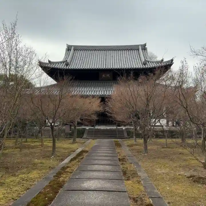 興聖寺の{uncategorized: "未分類", other: "その他", undefined: "問題あり", building: "その他建物", grave: "お墓", sacred_gate: "鳥居", guardian: "狛犬", statue: "像", buddha: "仏像", history: "歴史", nature: "自然", garden: "庭園", animal: "動物", pagoda: "塔", temizu: "手水舎", mountain_gate: "山門・神門", sanctuary: "本殿・本堂", subordinate: "末社・摂社", art: "芸術", scenery: "景色", jizo: "地蔵", ema: "絵馬", goshuin: "御朱印", omikuji: "おみくじ", items: "授与品その他", amulet: "お守り", goshuincho: "御朱印帳", eats: "食事", festival: "お祭り", votive_dance: "神楽", shichigosan: "七五三参", wedding: "結婚式", experience: "体験その他", initially: "初詣", around: "周辺", anti_infection: "感染症対策"}