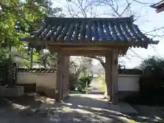 珊瑚寺の山門