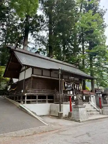 奥氷川神社の{uncategorized: "未分類", other: "その他", undefined: "問題あり", building: "その他建物", grave: "お墓", sacred_gate: "鳥居", guardian: "狛犬", statue: "像", buddha: "仏像", history: "歴史", nature: "自然", garden: "庭園", animal: "動物", pagoda: "塔", temizu: "手水舎", mountain_gate: "山門・神門", sanctuary: "本殿・本堂", subordinate: "末社・摂社", art: "芸術", scenery: "景色", jizo: "地蔵", ema: "絵馬", goshuin: "御朱印", omikuji: "おみくじ", items: "授与品その他", amulet: "お守り", goshuincho: "御朱印帳", eats: "食事", festival: "お祭り", votive_dance: "神楽", shichigosan: "七五三参", wedding: "結婚式", experience: "体験その他", initially: "初詣", around: "周辺", anti_infection: "感染症対策"}