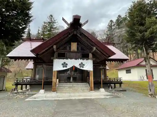 新得神社の本殿・本堂