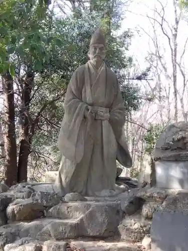 菅谷神社の像