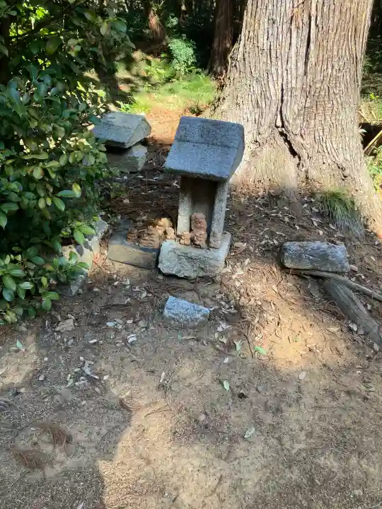 雨引千勝神社の{uncategorized: "未分類", other: "その他", undefined: "問題あり", building: "その他建物", grave: "お墓", sacred_gate: "鳥居", guardian: "狛犬", statue: "像", buddha: "仏像", history: "歴史", nature: "自然", garden: "庭園", animal: "動物", pagoda: "塔", temizu: "手水舎", mountain_gate: "山門・神門", sanctuary: "本殿・本堂", subordinate: "末社・摂社", art: "芸術", scenery: "景色", jizo: "地蔵", ema: "絵馬", goshuin: "御朱印", omikuji: "おみくじ", items: "授与品その他", amulet: "お守り", goshuincho: "御朱印帳", eats: "食事", festival: "お祭り", votive_dance: "神楽", shichigosan: "七五三参", wedding: "結婚式", experience: "体験その他", initially: "初詣", around: "周辺", anti_infection: "感染症対策"}