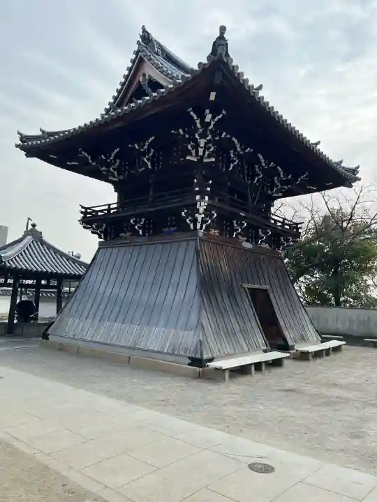 中山寺の{uncategorized: "未分類", other: "その他", undefined: "問題あり", building: "その他建物", grave: "お墓", sacred_gate: "鳥居", guardian: "狛犬", statue: "像", buddha: "仏像", history: "歴史", nature: "自然", garden: "庭園", animal: "動物", pagoda: "塔", temizu: "手水舎", mountain_gate: "山門・神門", sanctuary: "本殿・本堂", subordinate: "末社・摂社", art: "芸術", scenery: "景色", jizo: "地蔵", ema: "絵馬", goshuin: "御朱印", omikuji: "おみくじ", items: "授与品その他", amulet: "お守り", goshuincho: "御朱印帳", eats: "食事", festival: "お祭り", votive_dance: "神楽", shichigosan: "七五三参", wedding: "結婚式", experience: "体験その他", initially: "初詣", around: "周辺", anti_infection: "感染症対策"}