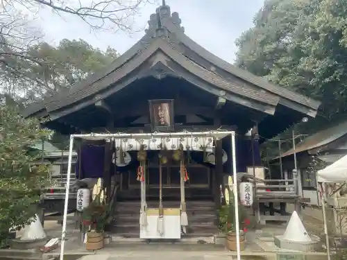 三原八幡宮の{uncategorized: "未分類", other: "その他", undefined: "問題あり", building: "その他建物", grave: "お墓", sacred_gate: "鳥居", guardian: "狛犬", statue: "像", buddha: "仏像", history: "歴史", nature: "自然", garden: "庭園", animal: "動物", pagoda: "塔", temizu: "手水舎", mountain_gate: "山門・神門", sanctuary: "本殿・本堂", subordinate: "末社・摂社", art: "芸術", scenery: "景色", jizo: "地蔵", ema: "絵馬", goshuin: "御朱印", omikuji: "おみくじ", items: "授与品その他", amulet: "お守り", goshuincho: "御朱印帳", eats: "食事", festival: "お祭り", votive_dance: "神楽", shichigosan: "七五三参", wedding: "結婚式", experience: "体験その他", initially: "初詣", around: "周辺", anti_infection: "感染症対策"}