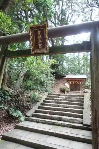 事任八幡宮の鳥居