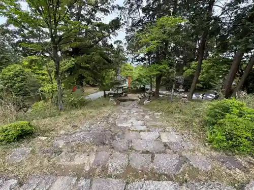 早尾神社の{uncategorized: "未分類", other: "その他", undefined: "問題あり", building: "その他建物", grave: "お墓", sacred_gate: "鳥居", guardian: "狛犬", statue: "像", buddha: "仏像", history: "歴史", nature: "自然", garden: "庭園", animal: "動物", pagoda: "塔", temizu: "手水舎", mountain_gate: "山門・神門", sanctuary: "本殿・本堂", subordinate: "末社・摂社", art: "芸術", scenery: "景色", jizo: "地蔵", ema: "絵馬", goshuin: "御朱印", omikuji: "おみくじ", items: "授与品その他", amulet: "お守り", goshuincho: "御朱印帳", eats: "食事", festival: "お祭り", votive_dance: "神楽", shichigosan: "七五三参", wedding: "結婚式", experience: "体験その他", initially: "初詣", around: "周辺", anti_infection: "感染症対策"}