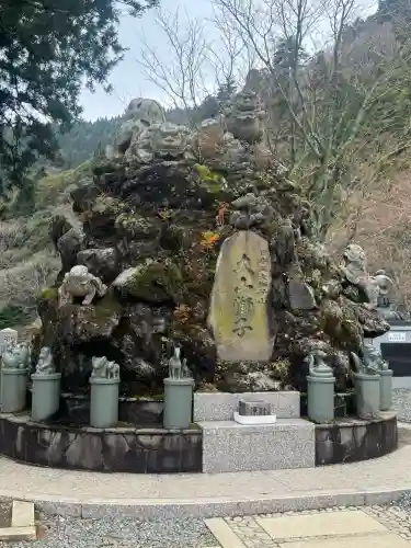大山阿夫利神社の{uncategorized: "未分類", other: "その他", undefined: "問題あり", building: "その他建物", grave: "お墓", sacred_gate: "鳥居", guardian: "狛犬", statue: "像", buddha: "仏像", history: "歴史", nature: "自然", garden: "庭園", animal: "動物", pagoda: "塔", temizu: "手水舎", mountain_gate: "山門・神門", sanctuary: "本殿・本堂", subordinate: "末社・摂社", art: "芸術", scenery: "景色", jizo: "地蔵", ema: "絵馬", goshuin: "御朱印", omikuji: "おみくじ", items: "授与品その他", amulet: "お守り", goshuincho: "御朱印帳", eats: "食事", festival: "お祭り", votive_dance: "神楽", shichigosan: "七五三参", wedding: "結婚式", experience: "体験その他", initially: "初詣", around: "周辺", anti_infection: "感染症対策"}