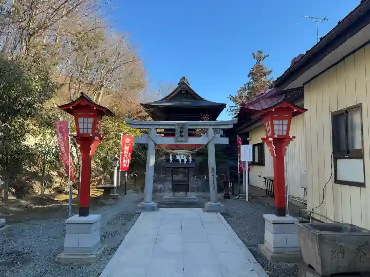 高屋敷稲荷神社の{uncategorized: "未分類", other: "その他", undefined: "問題あり", building: "その他建物", grave: "お墓", sacred_gate: "鳥居", guardian: "狛犬", statue: "像", buddha: "仏像", history: "歴史", nature: "自然", garden: "庭園", animal: "動物", pagoda: "塔", temizu: "手水舎", mountain_gate: "山門・神門", sanctuary: "本殿・本堂", subordinate: "末社・摂社", art: "芸術", scenery: "景色", jizo: "地蔵", ema: "絵馬", goshuin: "御朱印", omikuji: "おみくじ", items: "授与品その他", amulet: "お守り", goshuincho: "御朱印帳", eats: "食事", festival: "お祭り", votive_dance: "神楽", shichigosan: "七五三参", wedding: "結婚式", experience: "体験その他", initially: "初詣", around: "周辺", anti_infection: "感染症対策"}
