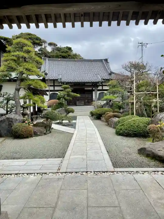 東漸寺の{uncategorized: "未分類", other: "その他", undefined: "問題あり", building: "その他建物", grave: "お墓", sacred_gate: "鳥居", guardian: "狛犬", statue: "像", buddha: "仏像", history: "歴史", nature: "自然", garden: "庭園", animal: "動物", pagoda: "塔", temizu: "手水舎", mountain_gate: "山門・神門", sanctuary: "本殿・本堂", subordinate: "末社・摂社", art: "芸術", scenery: "景色", jizo: "地蔵", ema: "絵馬", goshuin: "御朱印", omikuji: "おみくじ", items: "授与品その他", amulet: "お守り", goshuincho: "御朱印帳", eats: "食事", festival: "お祭り", votive_dance: "神楽", shichigosan: "七五三参", wedding: "結婚式", experience: "体験その他", initially: "初詣", around: "周辺", anti_infection: "感染症対策"}