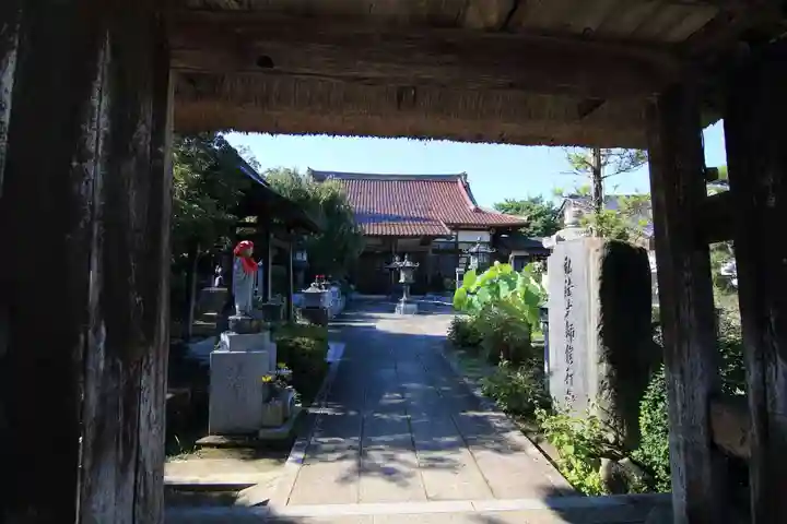 龍宝寺の本殿・本堂