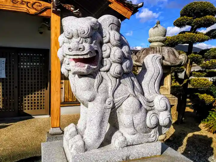 秋葉神社の狛犬