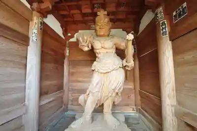 温泉山 安楽寺(四国霊場第六番札所)の像