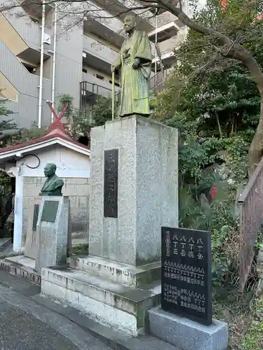 横浜成田山延命院（成田山横浜別院）の像