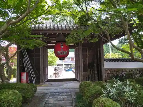 櫟野寺の山門