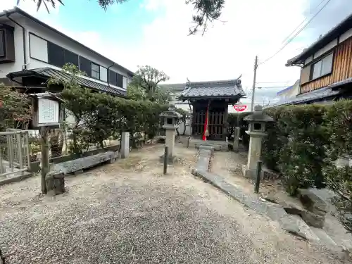 部令田神社の{uncategorized: "未分類", other: "その他", undefined: "問題あり", building: "その他建物", grave: "お墓", sacred_gate: "鳥居", guardian: "狛犬", statue: "像", buddha: "仏像", history: "歴史", nature: "自然", garden: "庭園", animal: "動物", pagoda: "塔", temizu: "手水舎", mountain_gate: "山門・神門", sanctuary: "本殿・本堂", subordinate: "末社・摂社", art: "芸術", scenery: "景色", jizo: "地蔵", ema: "絵馬", goshuin: "御朱印", omikuji: "おみくじ", items: "授与品その他", amulet: "お守り", goshuincho: "御朱印帳", eats: "食事", festival: "お祭り", votive_dance: "神楽", shichigosan: "七五三参", wedding: "結婚式", experience: "体験その他", initially: "初詣", around: "周辺", anti_infection: "感染症対策"}