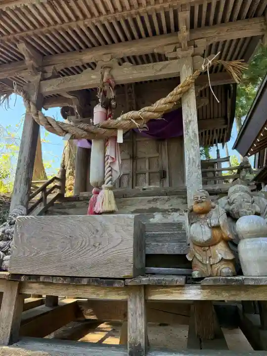月山神社の{uncategorized: "未分類", other: "その他", undefined: "問題あり", building: "その他建物", grave: "お墓", sacred_gate: "鳥居", guardian: "狛犬", statue: "像", buddha: "仏像", history: "歴史", nature: "自然", garden: "庭園", animal: "動物", pagoda: "塔", temizu: "手水舎", mountain_gate: "山門・神門", sanctuary: "本殿・本堂", subordinate: "末社・摂社", art: "芸術", scenery: "景色", jizo: "地蔵", ema: "絵馬", goshuin: "御朱印", omikuji: "おみくじ", items: "授与品その他", amulet: "お守り", goshuincho: "御朱印帳", eats: "食事", festival: "お祭り", votive_dance: "神楽", shichigosan: "七五三参", wedding: "結婚式", experience: "体験その他", initially: "初詣", around: "周辺", anti_infection: "感染症対策"}