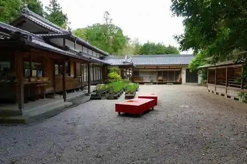 高鴨神社の庭園