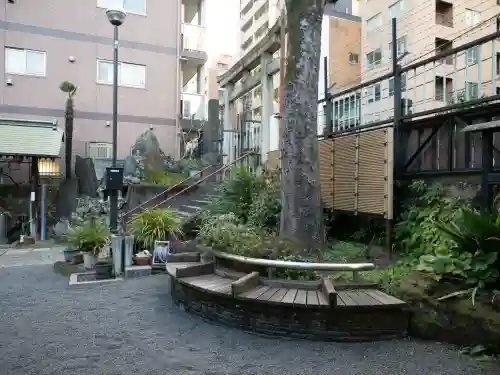 柳森神社の{uncategorized: "未分類", other: "その他", undefined: "問題あり", building: "その他建物", grave: "お墓", sacred_gate: "鳥居", guardian: "狛犬", statue: "像", buddha: "仏像", history: "歴史", nature: "自然", garden: "庭園", animal: "動物", pagoda: "塔", temizu: "手水舎", mountain_gate: "山門・神門", sanctuary: "本殿・本堂", subordinate: "末社・摂社", art: "芸術", scenery: "景色", jizo: "地蔵", ema: "絵馬", goshuin: "御朱印", omikuji: "おみくじ", items: "授与品その他", amulet: "お守り", goshuincho: "御朱印帳", eats: "食事", festival: "お祭り", votive_dance: "神楽", shichigosan: "七五三参", wedding: "結婚式", experience: "体験その他", initially: "初詣", around: "周辺", anti_infection: "感染症対策"}