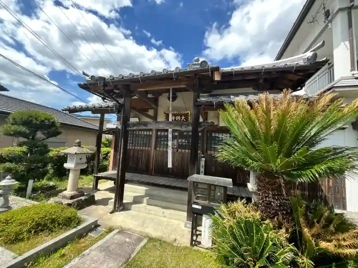 大師寺の{uncategorized: "未分類", other: "その他", undefined: "問題あり", building: "その他建物", grave: "お墓", sacred_gate: "鳥居", guardian: "狛犬", statue: "像", buddha: "仏像", history: "歴史", nature: "自然", garden: "庭園", animal: "動物", pagoda: "塔", temizu: "手水舎", mountain_gate: "山門・神門", sanctuary: "本殿・本堂", subordinate: "末社・摂社", art: "芸術", scenery: "景色", jizo: "地蔵", ema: "絵馬", goshuin: "御朱印", omikuji: "おみくじ", items: "授与品その他", amulet: "お守り", goshuincho: "御朱印帳", eats: "食事", festival: "お祭り", votive_dance: "神楽", shichigosan: "七五三参", wedding: "結婚式", experience: "体験その他", initially: "初詣", around: "周辺", anti_infection: "感染症対策"}