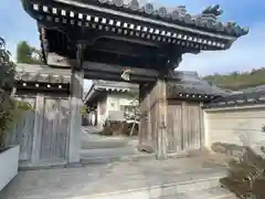 守護尊寺の山門