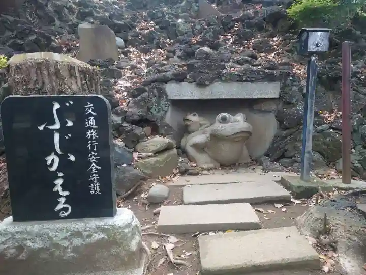品川神社の{uncategorized: "未分類", other: "その他", undefined: "問題あり", building: "その他建物", grave: "お墓", sacred_gate: "鳥居", guardian: "狛犬", statue: "像", buddha: "仏像", history: "歴史", nature: "自然", garden: "庭園", animal: "動物", pagoda: "塔", temizu: "手水舎", mountain_gate: "山門・神門", sanctuary: "本殿・本堂", subordinate: "末社・摂社", art: "芸術", scenery: "景色", jizo: "地蔵", ema: "絵馬", goshuin: "御朱印", omikuji: "おみくじ", items: "授与品その他", amulet: "お守り", goshuincho: "御朱印帳", eats: "食事", festival: "お祭り", votive_dance: "神楽", shichigosan: "七五三参", wedding: "結婚式", experience: "体験その他", initially: "初詣", around: "周辺", anti_infection: "感染症対策"}
