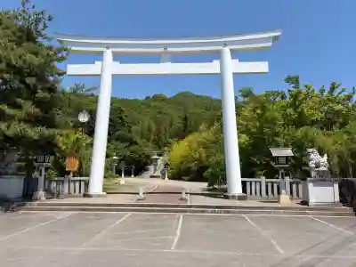 山梨縣護國神社の{uncategorized: "未分類", other: "その他", undefined: "問題あり", building: "その他建物", grave: "お墓", sacred_gate: "鳥居", guardian: "狛犬", statue: "像", buddha: "仏像", history: "歴史", nature: "自然", garden: "庭園", animal: "動物", pagoda: "塔", temizu: "手水舎", mountain_gate: "山門・神門", sanctuary: "本殿・本堂", subordinate: "末社・摂社", art: "芸術", scenery: "景色", jizo: "地蔵", ema: "絵馬", goshuin: "御朱印", omikuji: "おみくじ", items: "授与品その他", amulet: "お守り", goshuincho: "御朱印帳", eats: "食事", festival: "お祭り", votive_dance: "神楽", shichigosan: "七五三参", wedding: "結婚式", experience: "体験その他", initially: "初詣", around: "周辺", anti_infection: "感染症対策"}
