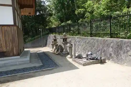 闘鶏野神社の像