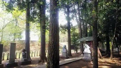 神明社の庭園