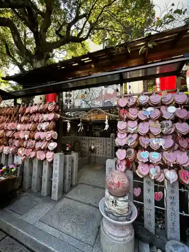 露天神社（お初天神）の{uncategorized: "未分類", other: "その他", undefined: "問題あり", building: "その他建物", grave: "お墓", sacred_gate: "鳥居", guardian: "狛犬", statue: "像", buddha: "仏像", history: "歴史", nature: "自然", garden: "庭園", animal: "動物", pagoda: "塔", temizu: "手水舎", mountain_gate: "山門・神門", sanctuary: "本殿・本堂", subordinate: "末社・摂社", art: "芸術", scenery: "景色", jizo: "地蔵", ema: "絵馬", goshuin: "御朱印", omikuji: "おみくじ", items: "授与品その他", amulet: "お守り", goshuincho: "御朱印帳", eats: "食事", festival: "お祭り", votive_dance: "神楽", shichigosan: "七五三参", wedding: "結婚式", experience: "体験その他", initially: "初詣", around: "周辺", anti_infection: "感染症対策"}