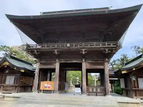 白山神社の山門