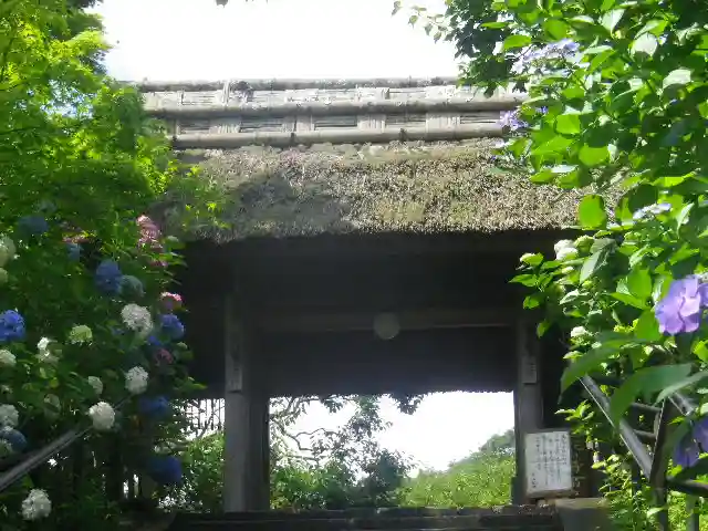 東慶寺の山門・神門