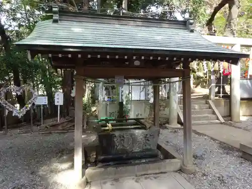 座間神社の手水舎
