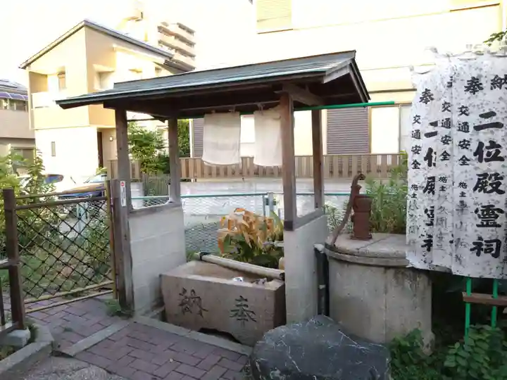 仁位殿社の手水舎