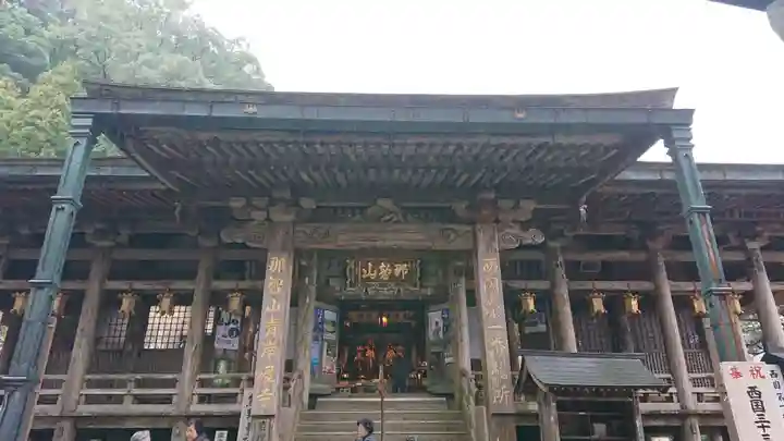 青岸渡寺の本殿・本堂