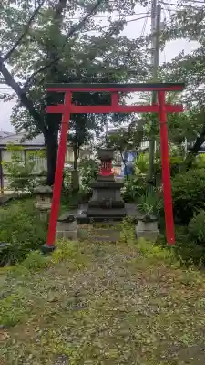 於菊稲荷神社の{uncategorized: "未分類", other: "その他", undefined: "問題あり", building: "その他建物", grave: "お墓", sacred_gate: "鳥居", guardian: "狛犬", statue: "像", buddha: "仏像", history: "歴史", nature: "自然", garden: "庭園", animal: "動物", pagoda: "塔", temizu: "手水舎", mountain_gate: "山門・神門", sanctuary: "本殿・本堂", subordinate: "末社・摂社", art: "芸術", scenery: "景色", jizo: "地蔵", ema: "絵馬", goshuin: "御朱印", omikuji: "おみくじ", items: "授与品その他", amulet: "お守り", goshuincho: "御朱印帳", eats: "食事", festival: "お祭り", votive_dance: "神楽", shichigosan: "七五三参", wedding: "結婚式", experience: "体験その他", initially: "初詣", around: "周辺", anti_infection: "感染症対策"}