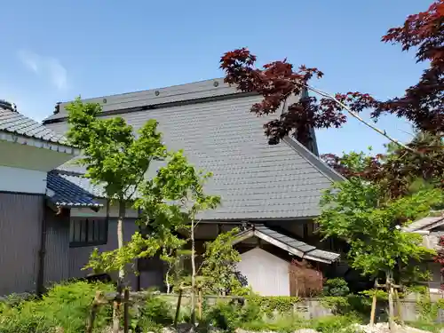 三寶寺の本殿・本堂