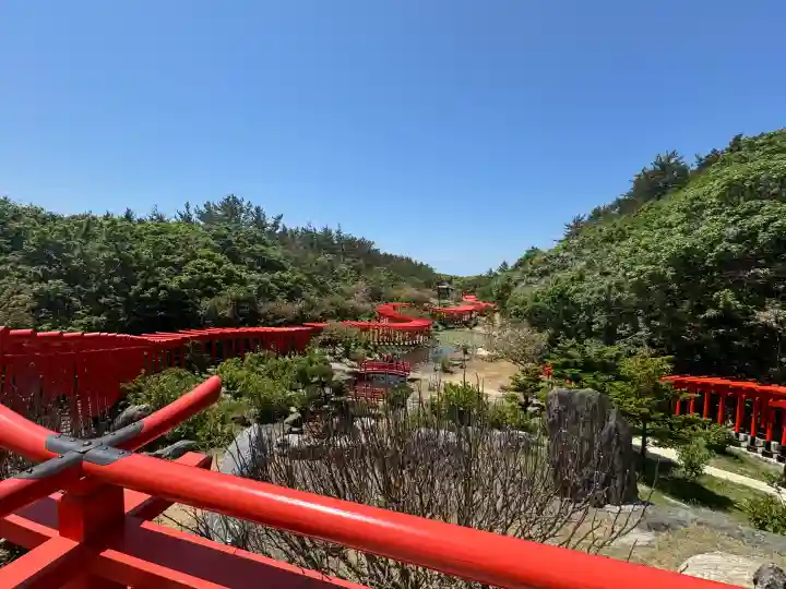 高山稲荷神社の{uncategorized: "未分類", other: "その他", undefined: "問題あり", building: "その他建物", grave: "お墓", sacred_gate: "鳥居", guardian: "狛犬", statue: "像", buddha: "仏像", history: "歴史", nature: "自然", garden: "庭園", animal: "動物", pagoda: "塔", temizu: "手水舎", mountain_gate: "山門・神門", sanctuary: "本殿・本堂", subordinate: "末社・摂社", art: "芸術", scenery: "景色", jizo: "地蔵", ema: "絵馬", goshuin: "御朱印", omikuji: "おみくじ", items: "授与品その他", amulet: "お守り", goshuincho: "御朱印帳", eats: "食事", festival: "お祭り", votive_dance: "神楽", shichigosan: "七五三参", wedding: "結婚式", experience: "体験その他", initially: "初詣", around: "周辺", anti_infection: "感染症対策"}