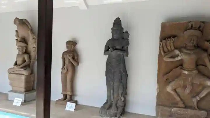 祈りの回廊亜細亜万神殿の仏像