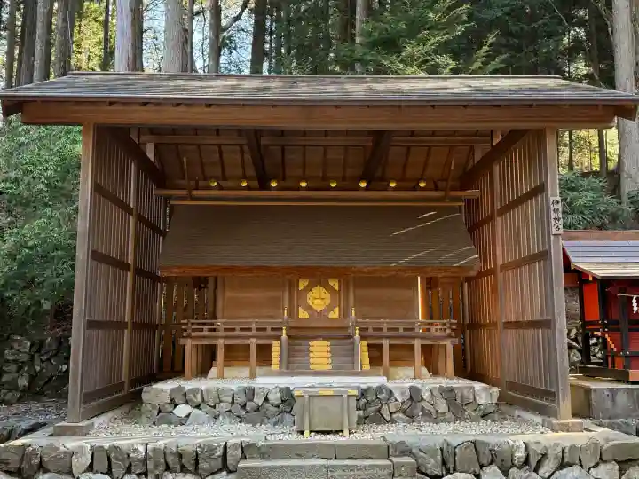 三峯神社の{uncategorized: "未分類", other: "その他", undefined: "問題あり", building: "その他建物", grave: "お墓", sacred_gate: "鳥居", guardian: "狛犬", statue: "像", buddha: "仏像", history: "歴史", nature: "自然", garden: "庭園", animal: "動物", pagoda: "塔", temizu: "手水舎", mountain_gate: "山門・神門", sanctuary: "本殿・本堂", subordinate: "末社・摂社", art: "芸術", scenery: "景色", jizo: "地蔵", ema: "絵馬", goshuin: "御朱印", omikuji: "おみくじ", items: "授与品その他", amulet: "お守り", goshuincho: "御朱印帳", eats: "食事", festival: "お祭り", votive_dance: "神楽", shichigosan: "七五三参", wedding: "結婚式", experience: "体験その他", initially: "初詣", around: "周辺", anti_infection: "感染症対策"}