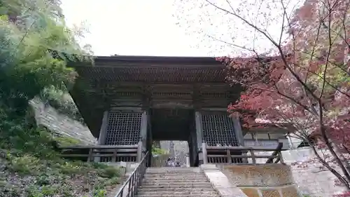 宝珠山 立石寺の山門・神門