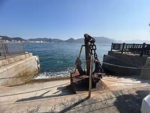 赤間神宮の{uncategorized: "未分類", other: "その他", undefined: "問題あり", building: "その他建物", grave: "お墓", sacred_gate: "鳥居", guardian: "狛犬", statue: "像", buddha: "仏像", history: "歴史", nature: "自然", garden: "庭園", animal: "動物", pagoda: "塔", temizu: "手水舎", mountain_gate: "山門・神門", sanctuary: "本殿・本堂", subordinate: "末社・摂社", art: "芸術", scenery: "景色", jizo: "地蔵", ema: "絵馬", goshuin: "御朱印", omikuji: "おみくじ", items: "授与品その他", amulet: "お守り", goshuincho: "御朱印帳", eats: "食事", festival: "お祭り", votive_dance: "神楽", shichigosan: "七五三参", wedding: "結婚式", experience: "体験その他", initially: "初詣", around: "周辺", anti_infection: "感染症対策"}