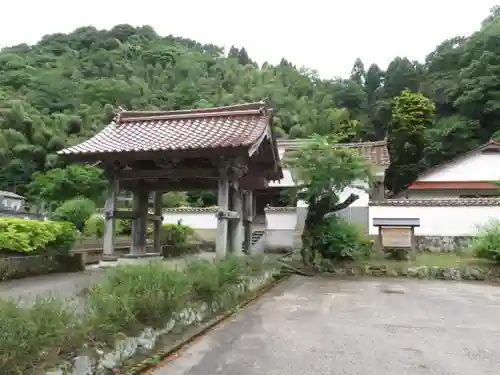 西本寺の山門