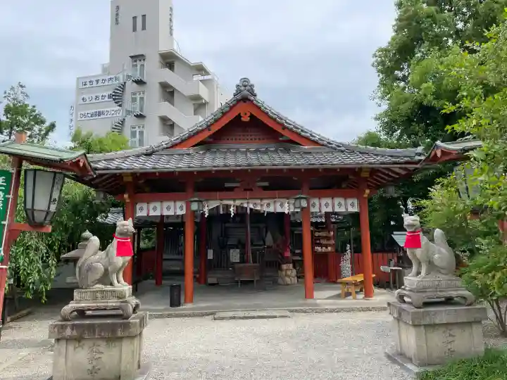 源九郎稲荷神社の{uncategorized: "未分類", other: "その他", undefined: "問題あり", building: "その他建物", grave: "お墓", sacred_gate: "鳥居", guardian: "狛犬", statue: "像", buddha: "仏像", history: "歴史", nature: "自然", garden: "庭園", animal: "動物", pagoda: "塔", temizu: "手水舎", mountain_gate: "山門・神門", sanctuary: "本殿・本堂", subordinate: "末社・摂社", art: "芸術", scenery: "景色", jizo: "地蔵", ema: "絵馬", goshuin: "御朱印", omikuji: "おみくじ", items: "授与品その他", amulet: "お守り", goshuincho: "御朱印帳", eats: "食事", festival: "お祭り", votive_dance: "神楽", shichigosan: "七五三参", wedding: "結婚式", experience: "体験その他", initially: "初詣", around: "周辺", anti_infection: "感染症対策"}