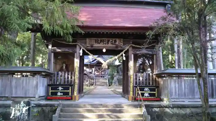 近津神社の山門・神門